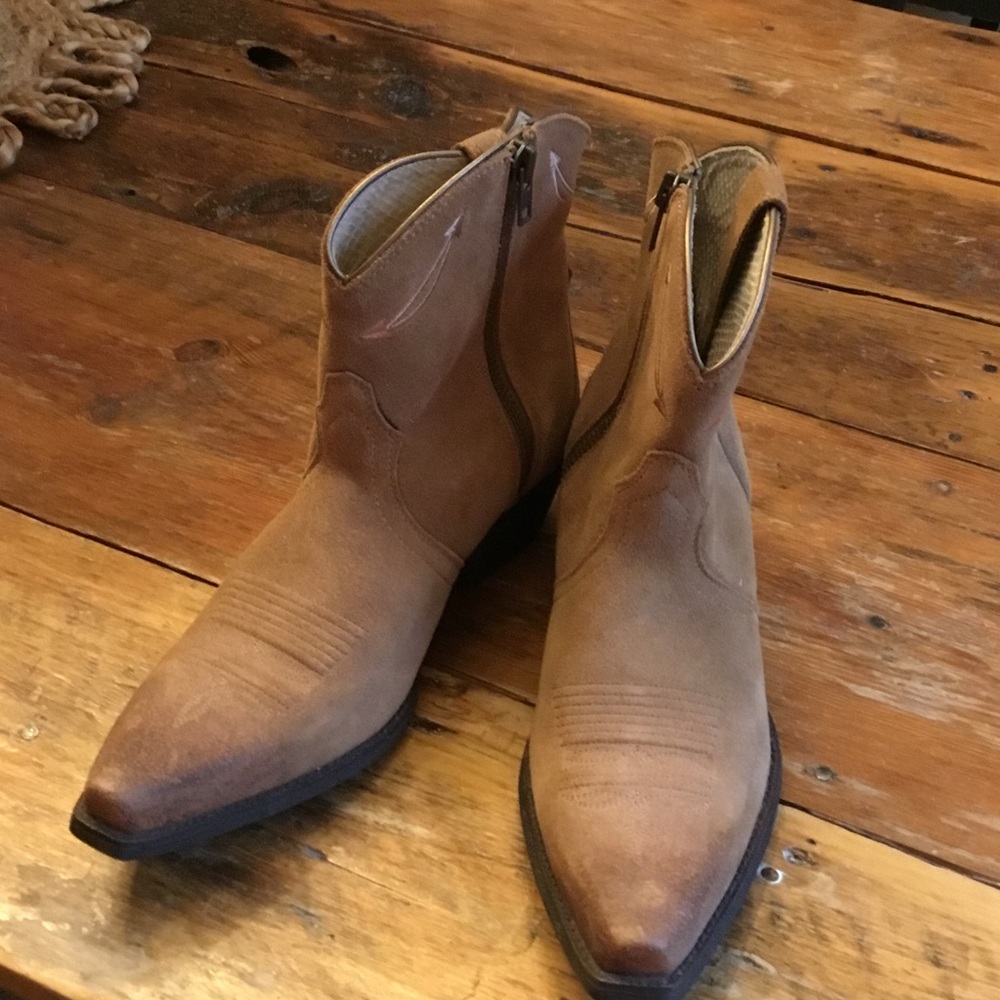 NWOT Women’s Ariat Marilyn Suade Boots